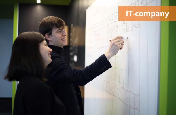 Маркерное покрытие на стене в офисе IT компании
