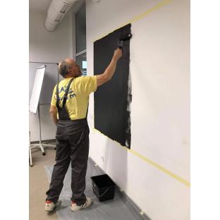Покраска стены грифельной краской в LvBS Центр Шептицкого